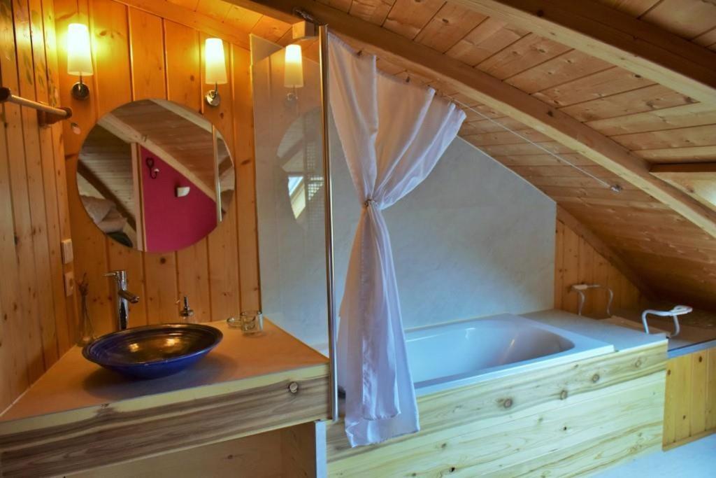 Au-Dela Des Nuages, Maison D'Hotes Insolite & Spa Aubessagne Экстерьер фото